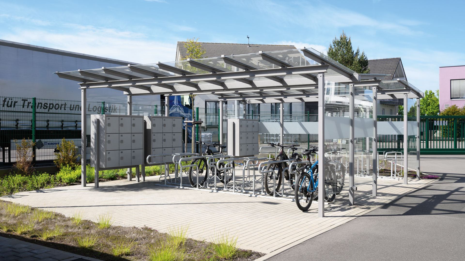 fahrradueberdachung-pegasus-simmern-kat0077351-1080x1920px Fahrradüberdachung PEGASUS, Schließfachanlage SECURE und Fahrradparker HEDLAND in Simmern