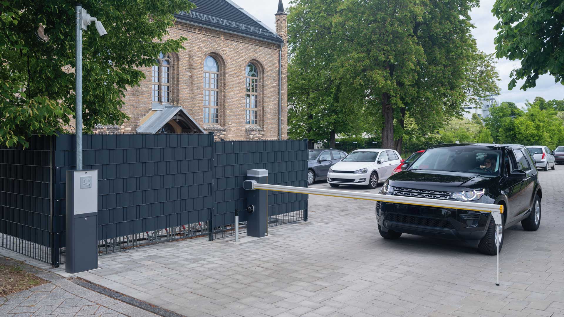 Schrankenanlage BUSSET mit Gegensprechanlage in Halle