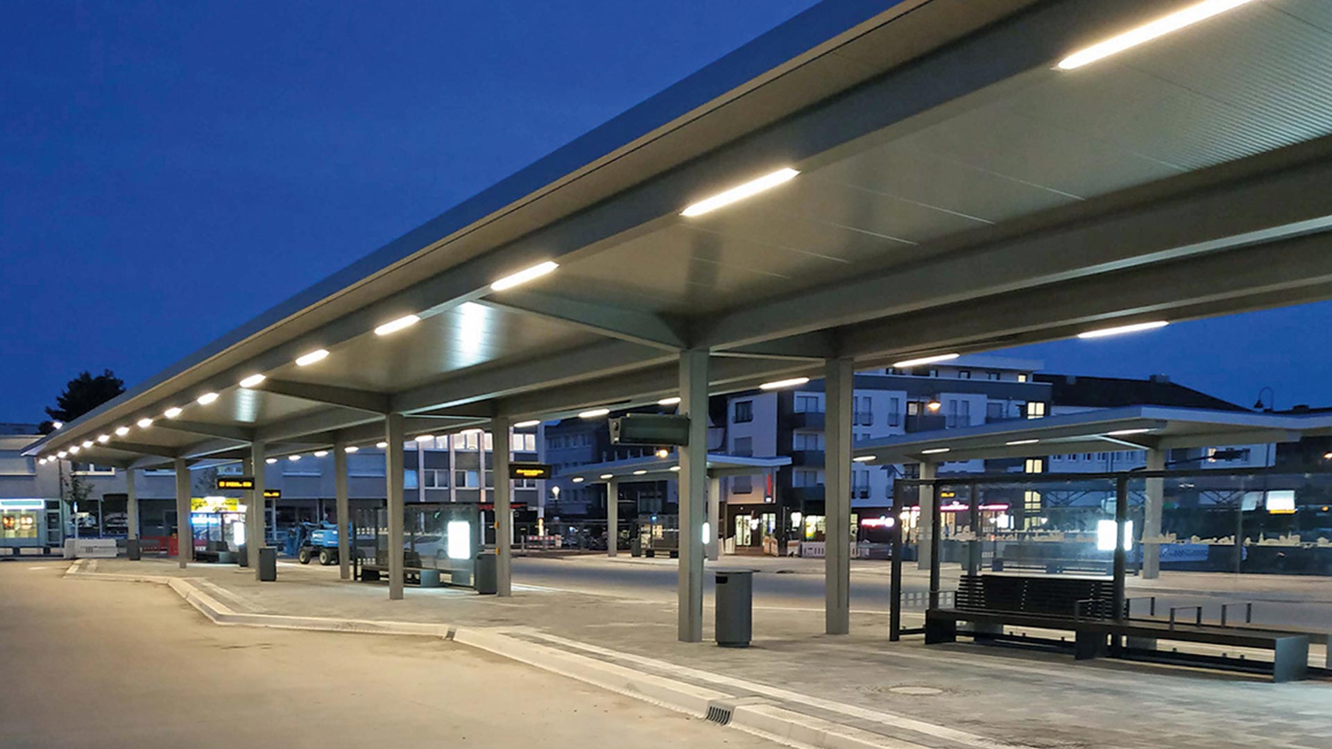 Busbahnsteigüberdachung und zusätzlche Haltestellenüberdachungen in Leverkusen