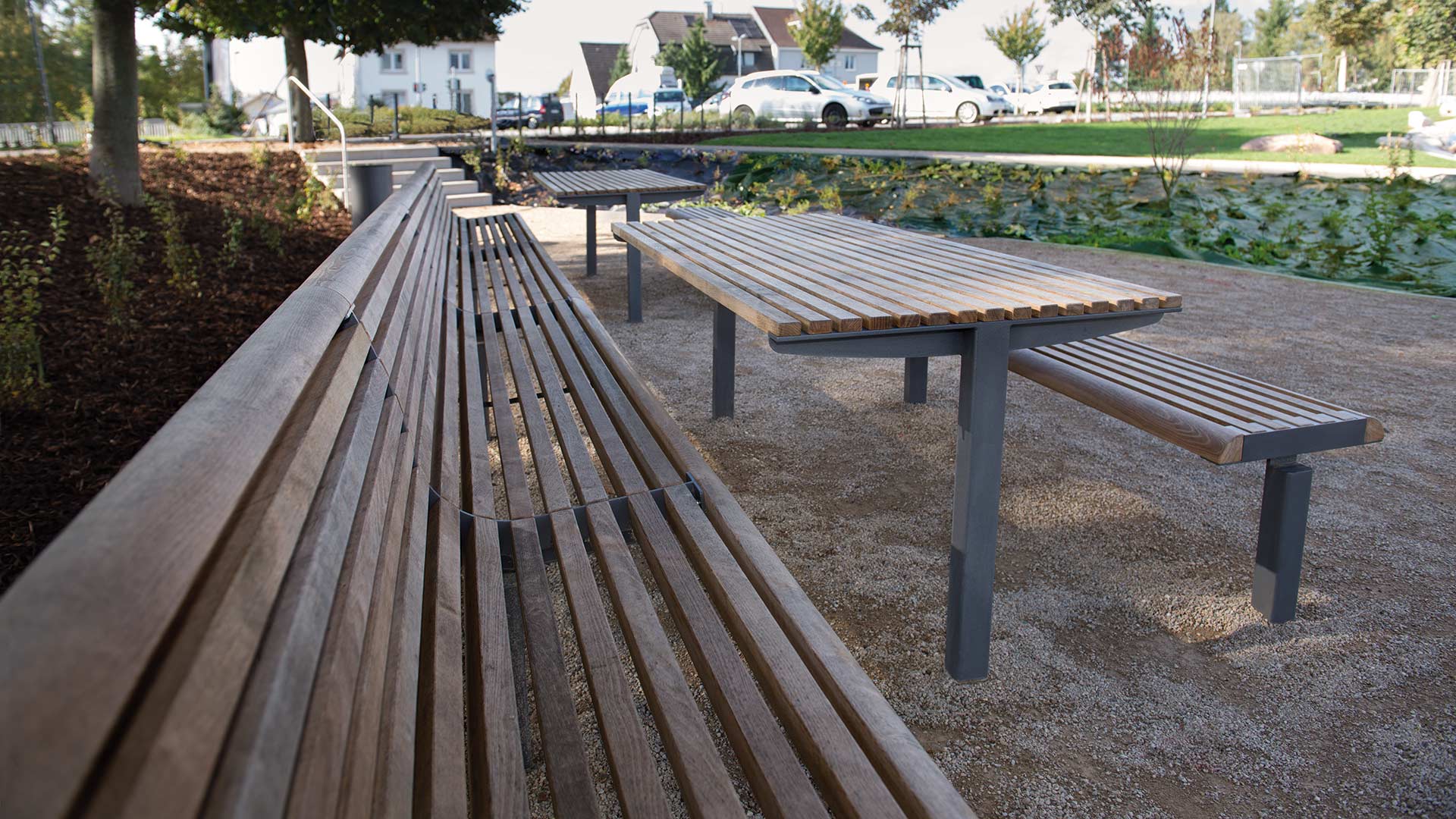 Bank DIVA SOLO & Tisch UNI ONE in Kuppenheim