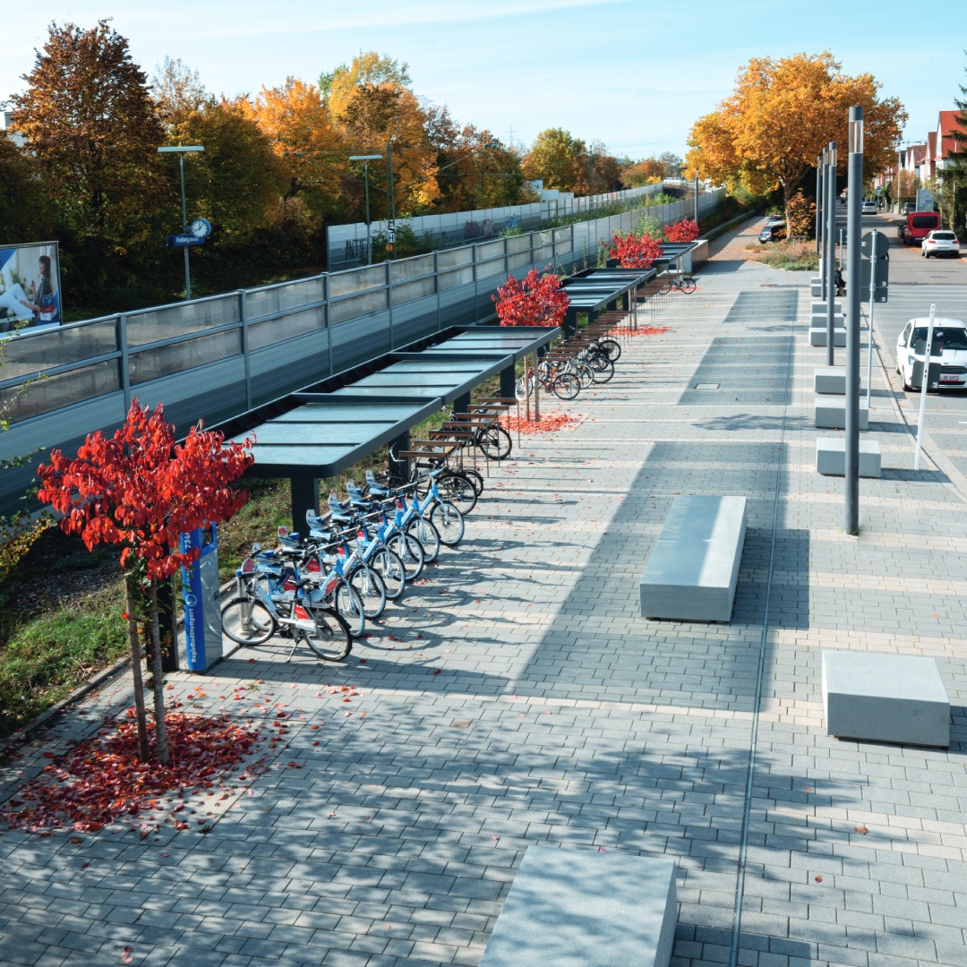 Reihenparker mit Fahrradüberdachung