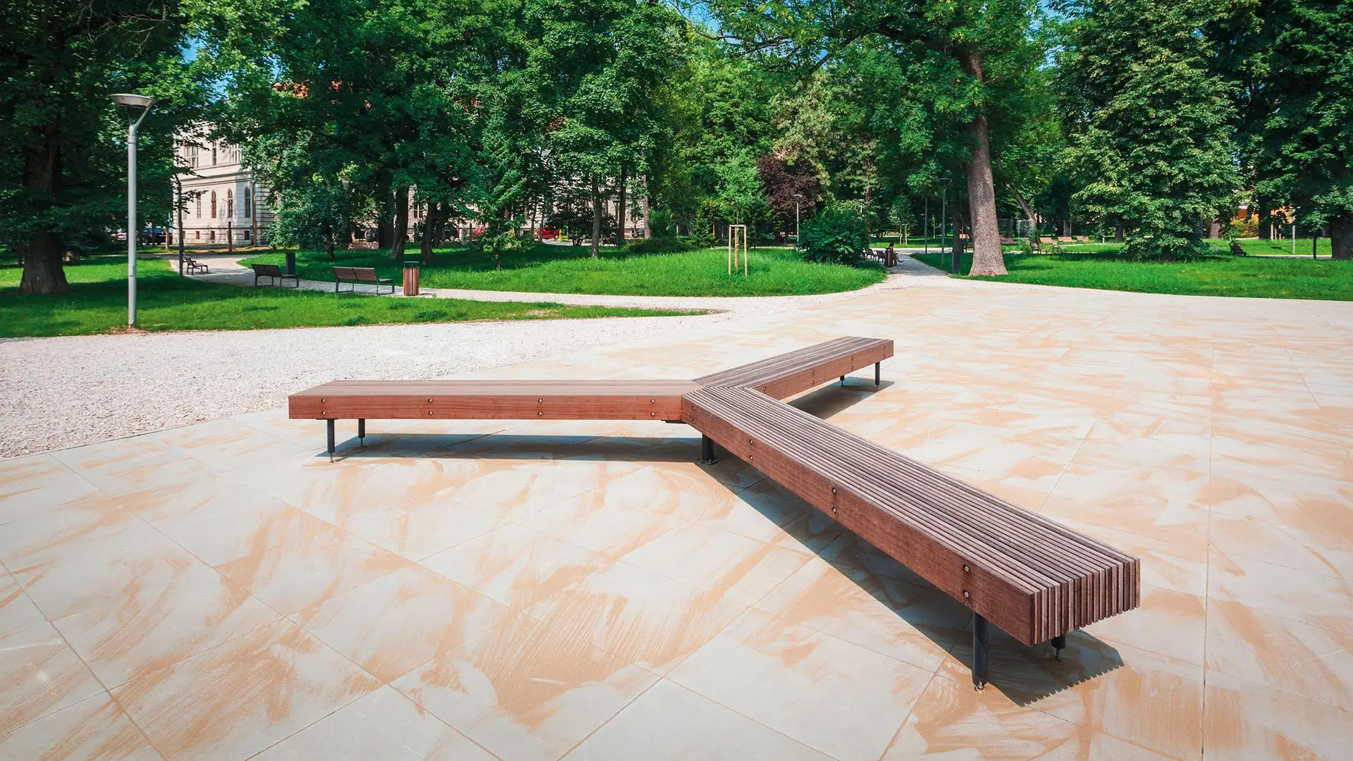 Nutzen Sie nachhaltige Materialien für wirklich langlebige Stadtmöbel.