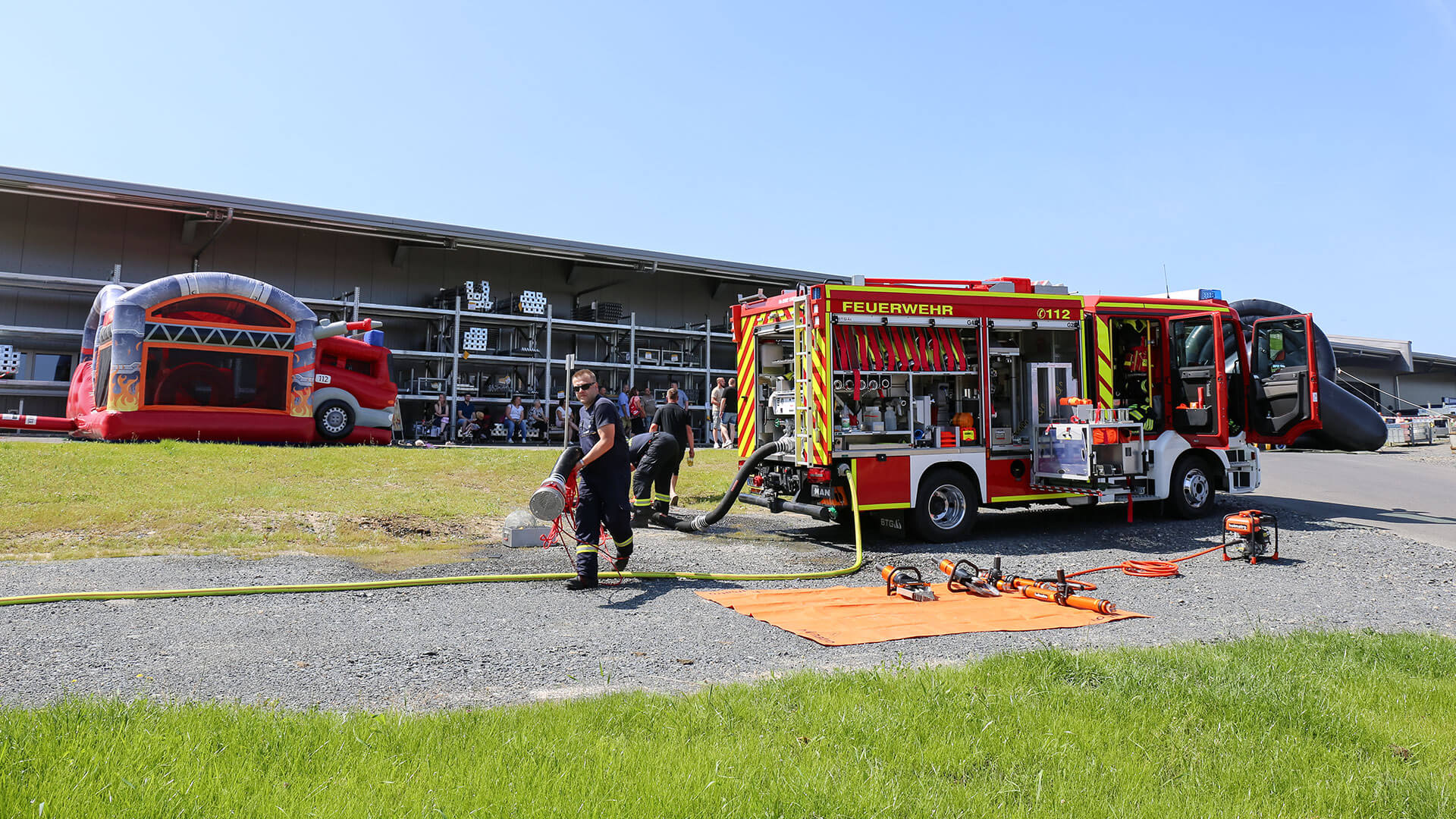 Einweihungsfeier der neuen Produktionshalle