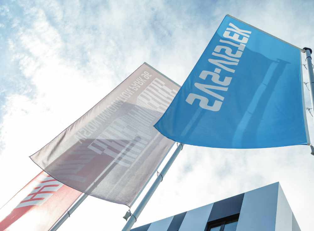 Drei Flaggen in Nahaufnahme