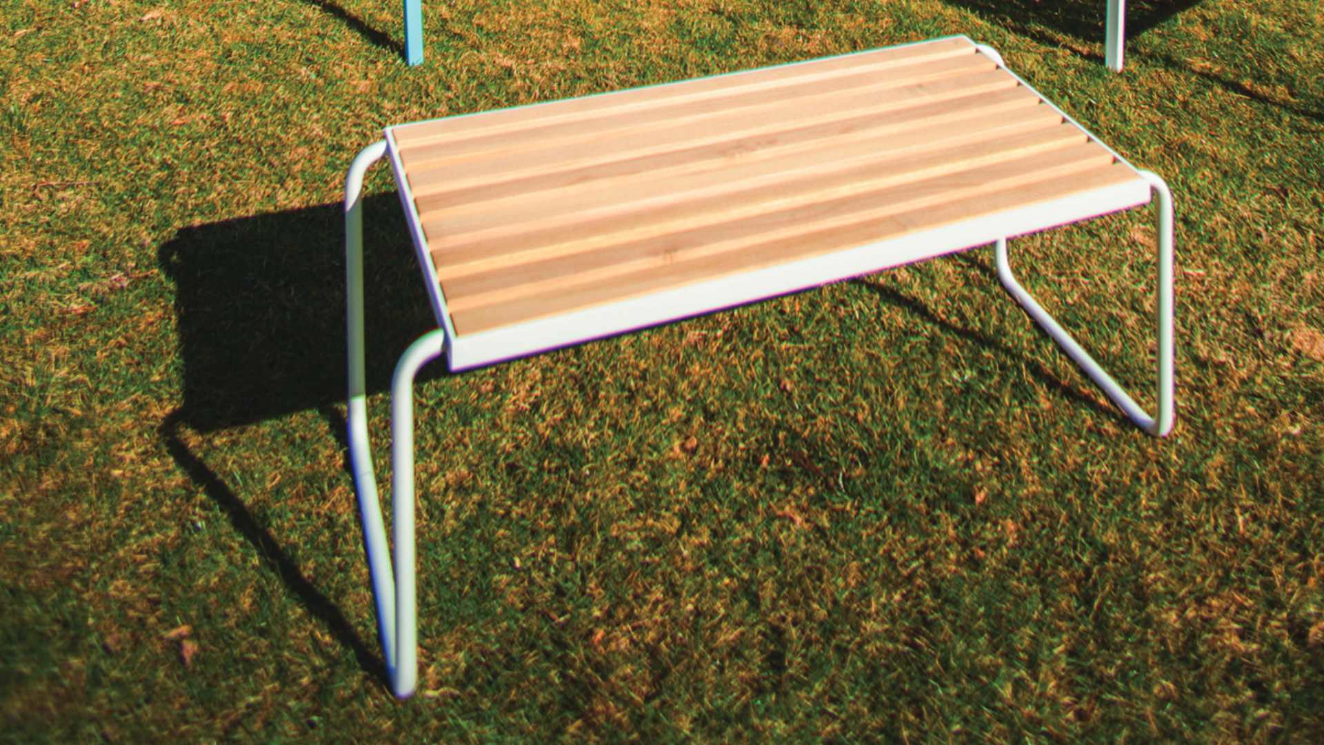 Tisch STACK aus Robinienholz