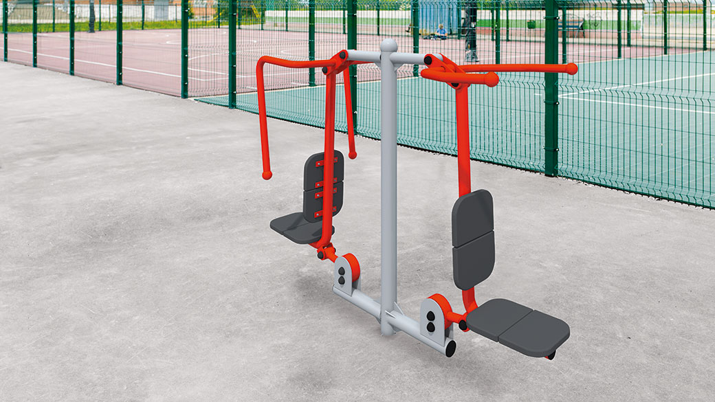 Oberkörpertrainer UPPER NEW auf einer Sportanlage