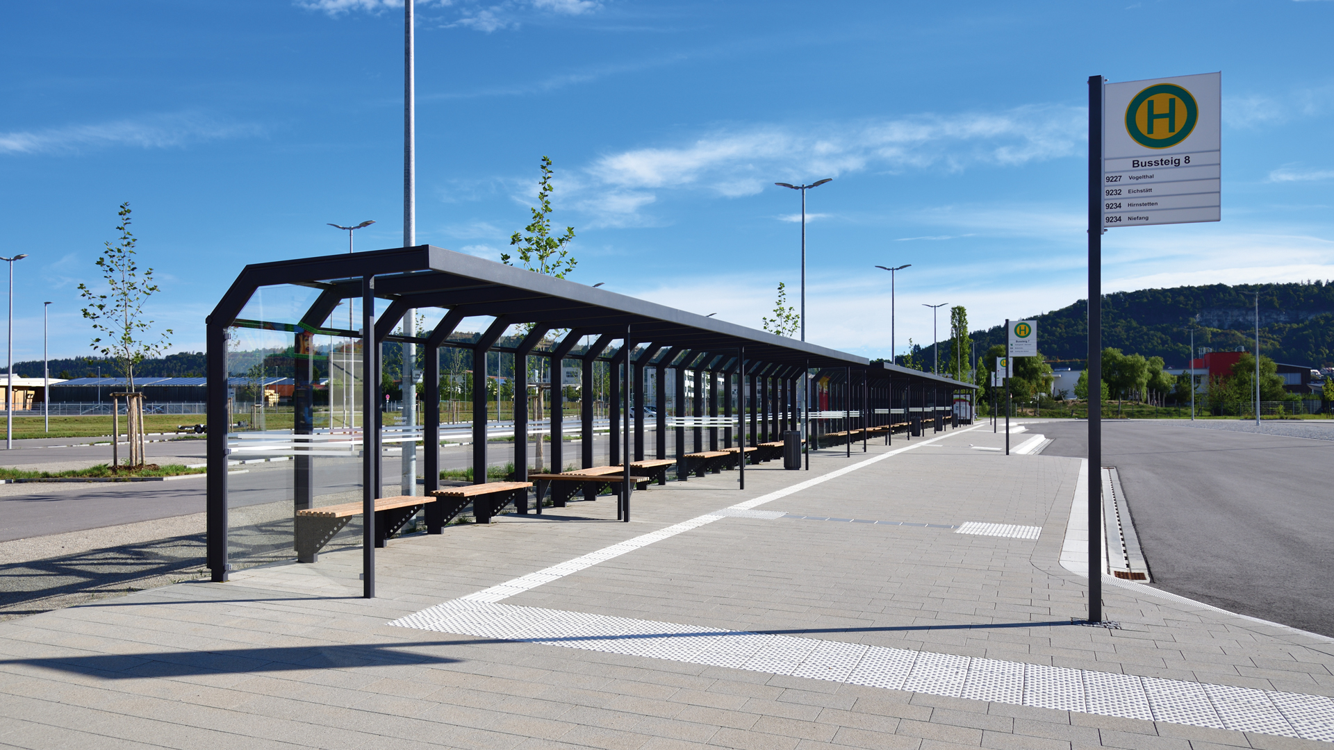 Wartehalle SATURN mit Sitzbank ARES in Beilngries