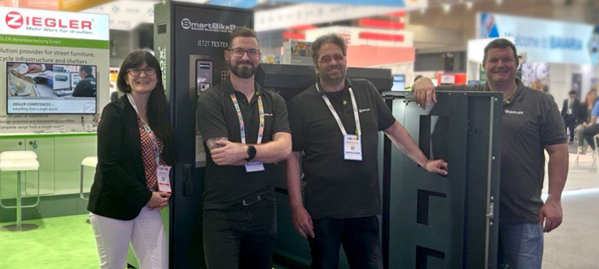 Gruppenbild unserer Mitarbeiter auf der Smart City Expo