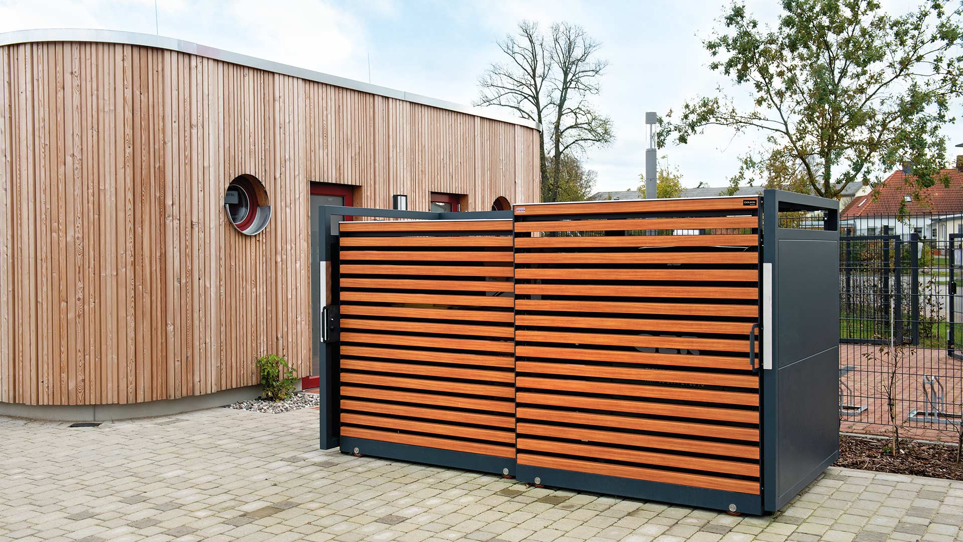 Müllbehälterschrank STYLEOUT® 1100 in Kalkhorst