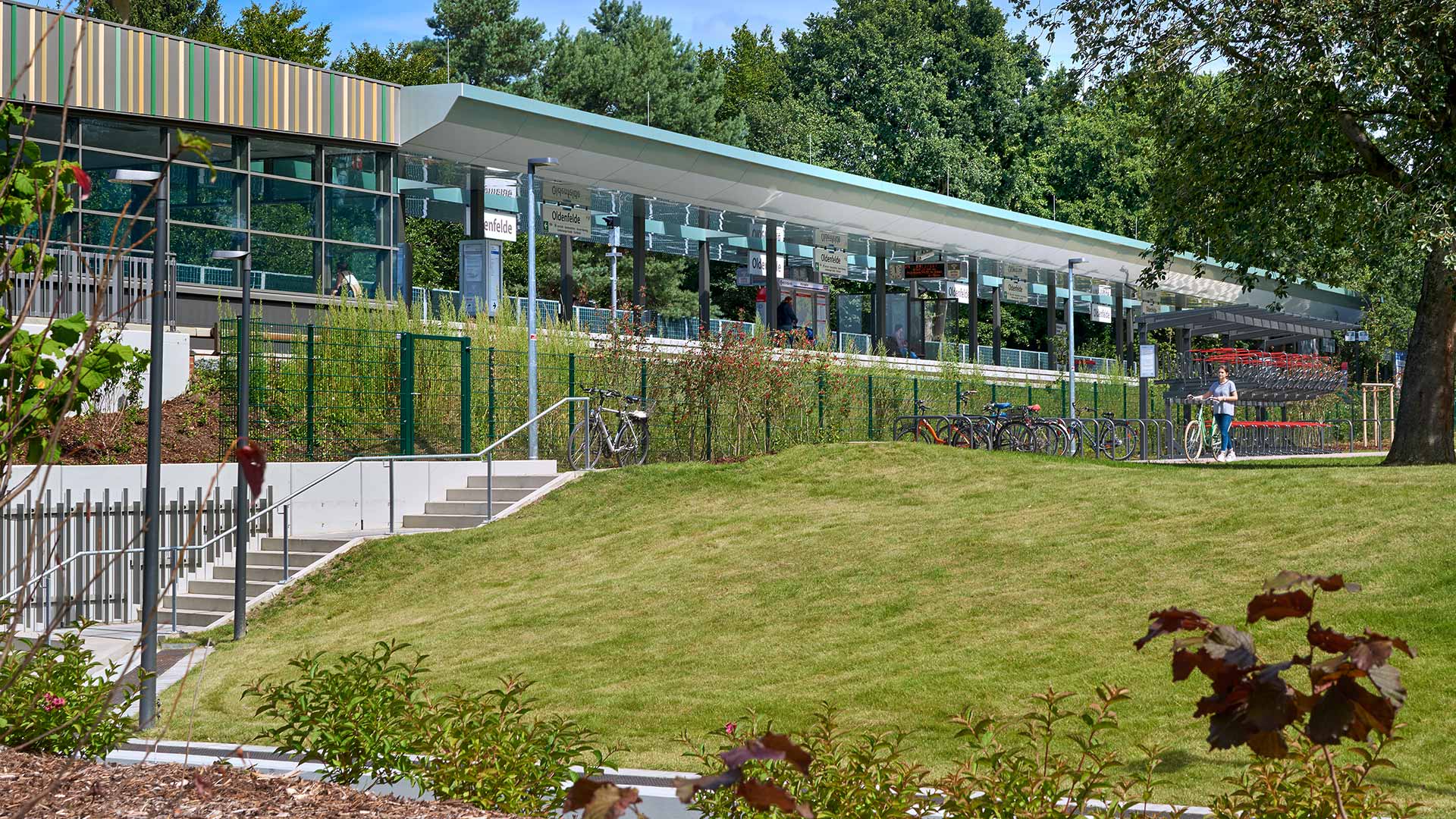 Bahnsteigüberdachung und Fahrradparksysteme am Bahnhof Oldenfelde