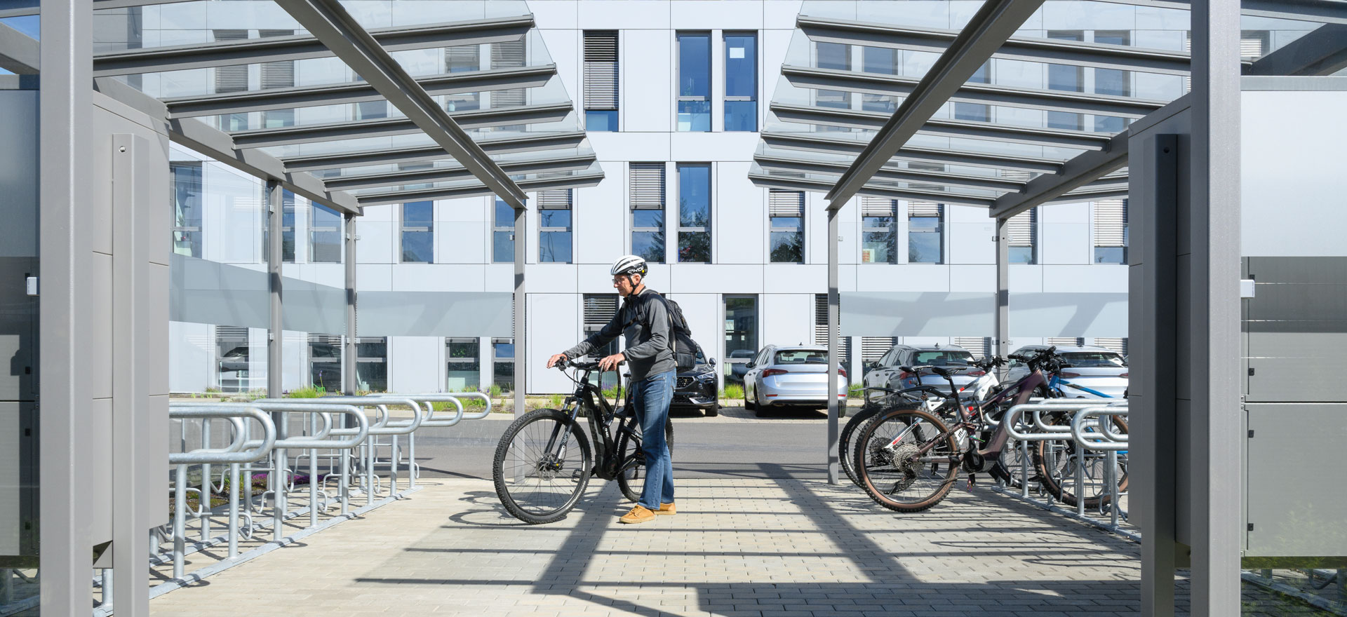 Fahrradüberdachung PEGASUS, Schließfachanlage SECURE und Fahrradparker HEDLAND in Simmern