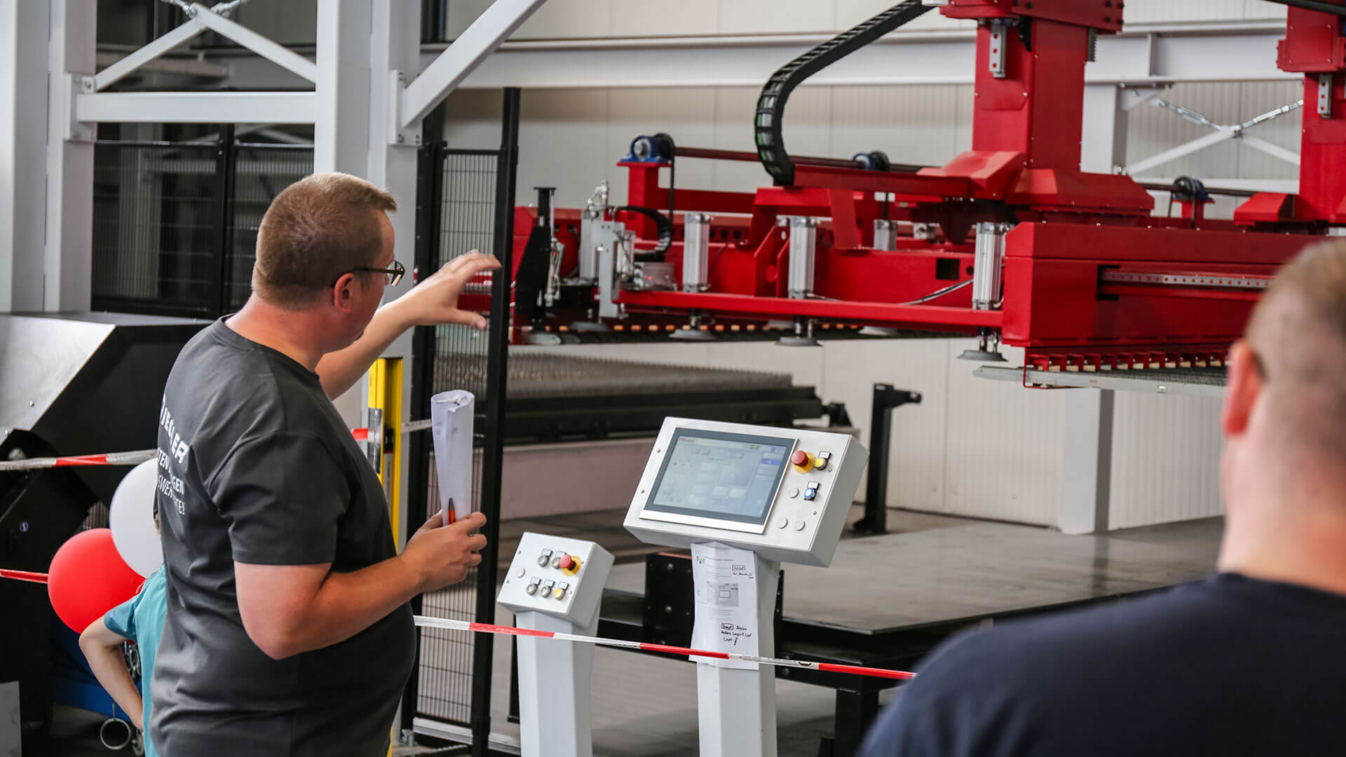 Einweihungsfeier der neuen Produktionshalle