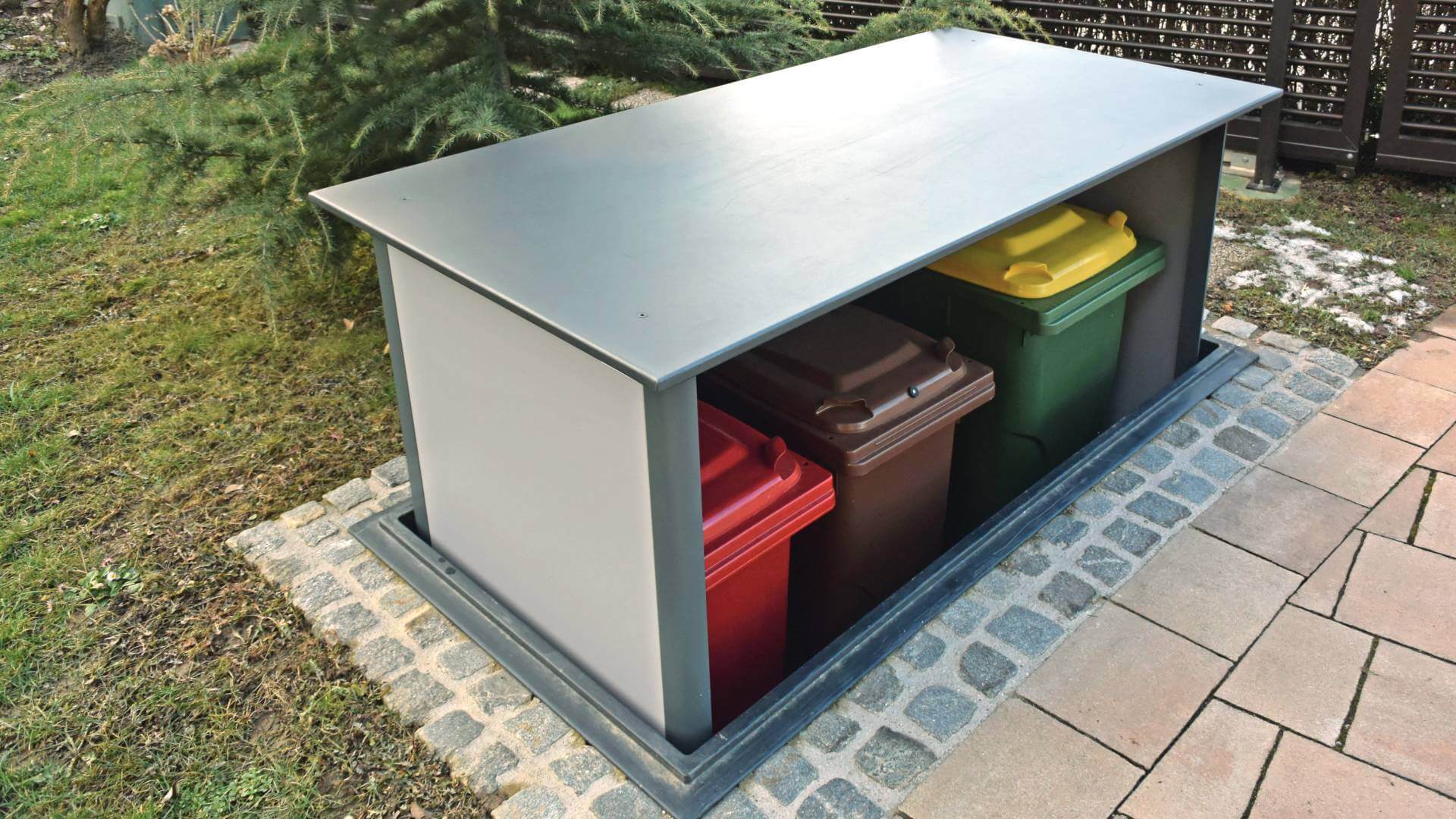 Versenkbare Mülltonnenbox HIDEOUT für 3 Mülltonnen