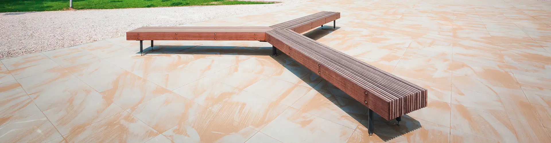 Nutzen Sie nachhaltige Materialien für wirklich langlebige Stadtmöbel.