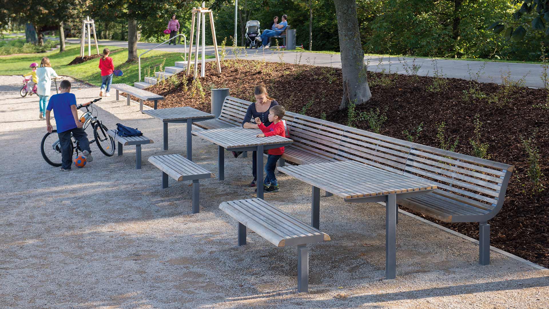 Bank DIVA SOLO & Tisch UNI ONE in Kuppenheim