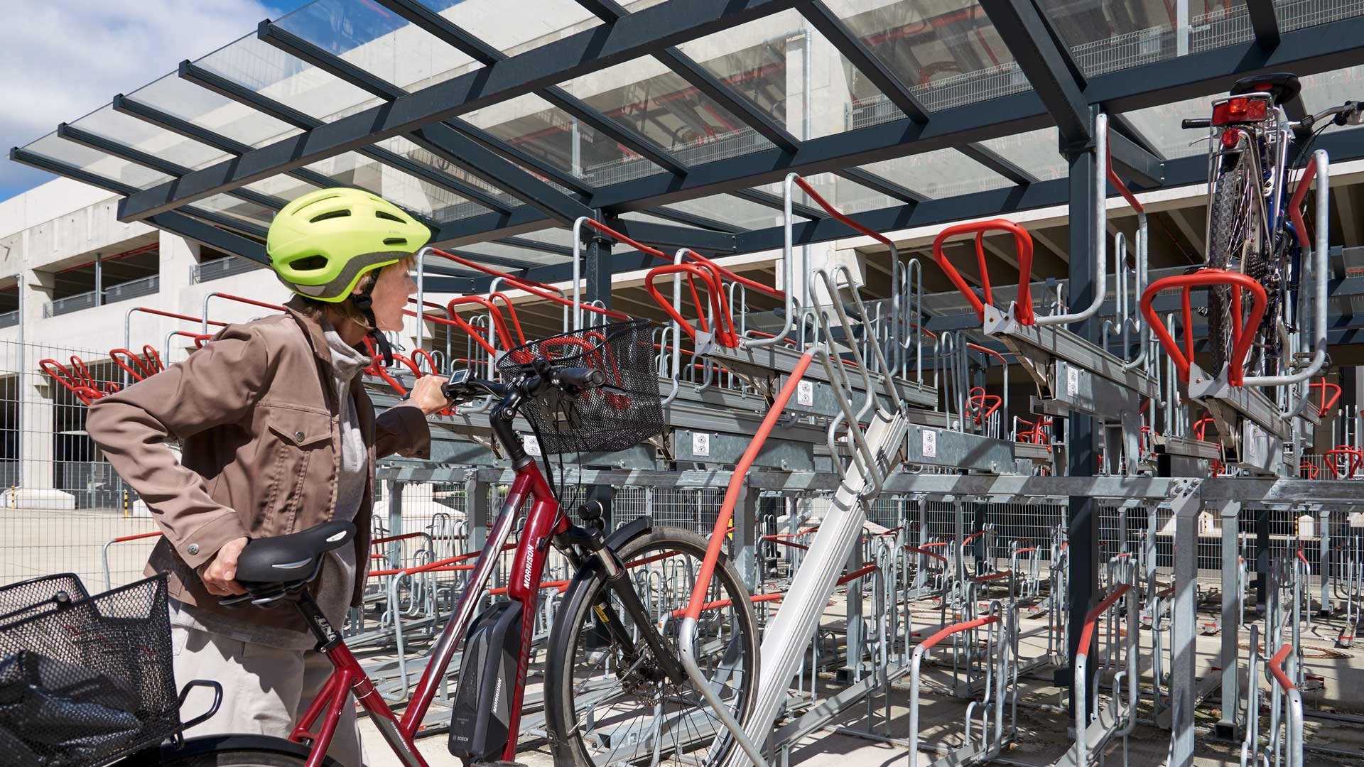 Fahrradueberdachung-TUCANA-in-Hamburg-KAT0077165-1080x1920px Fahrradüberdachung TUCANA mit Doppelstockparksystem FLEXHUB in Hamburg