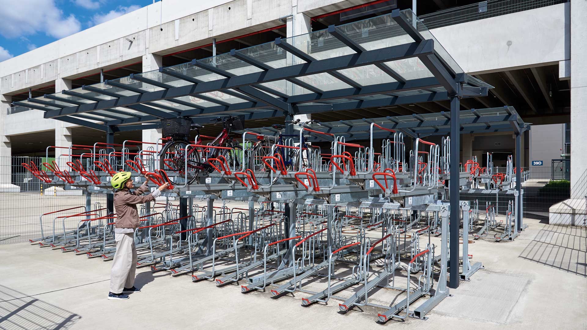 Fahrradueberdachung-TUCANA-in-Hamburg-KAT0077177-1080x1920px Fahrradüberdachung TUCANA mit Doppelstockparksystem FLEXHUB in Hamburg