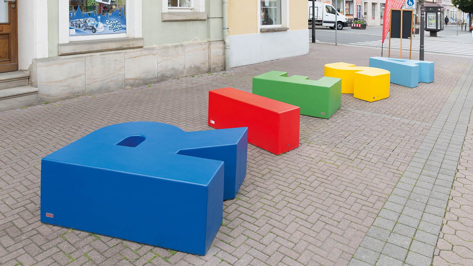 Sitzelemente LETTERLINE in Riesa