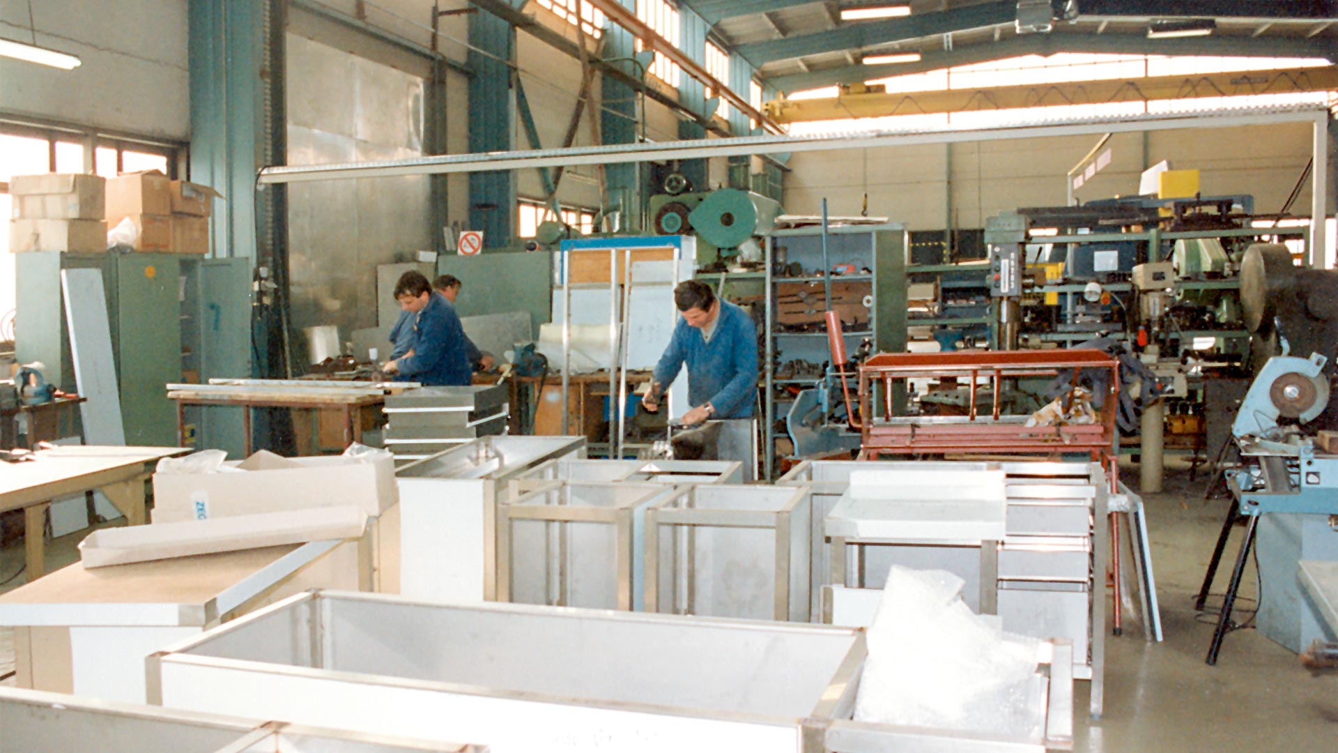 1993 ZIEGLER-Mitarbeiter in der Werkshalle
