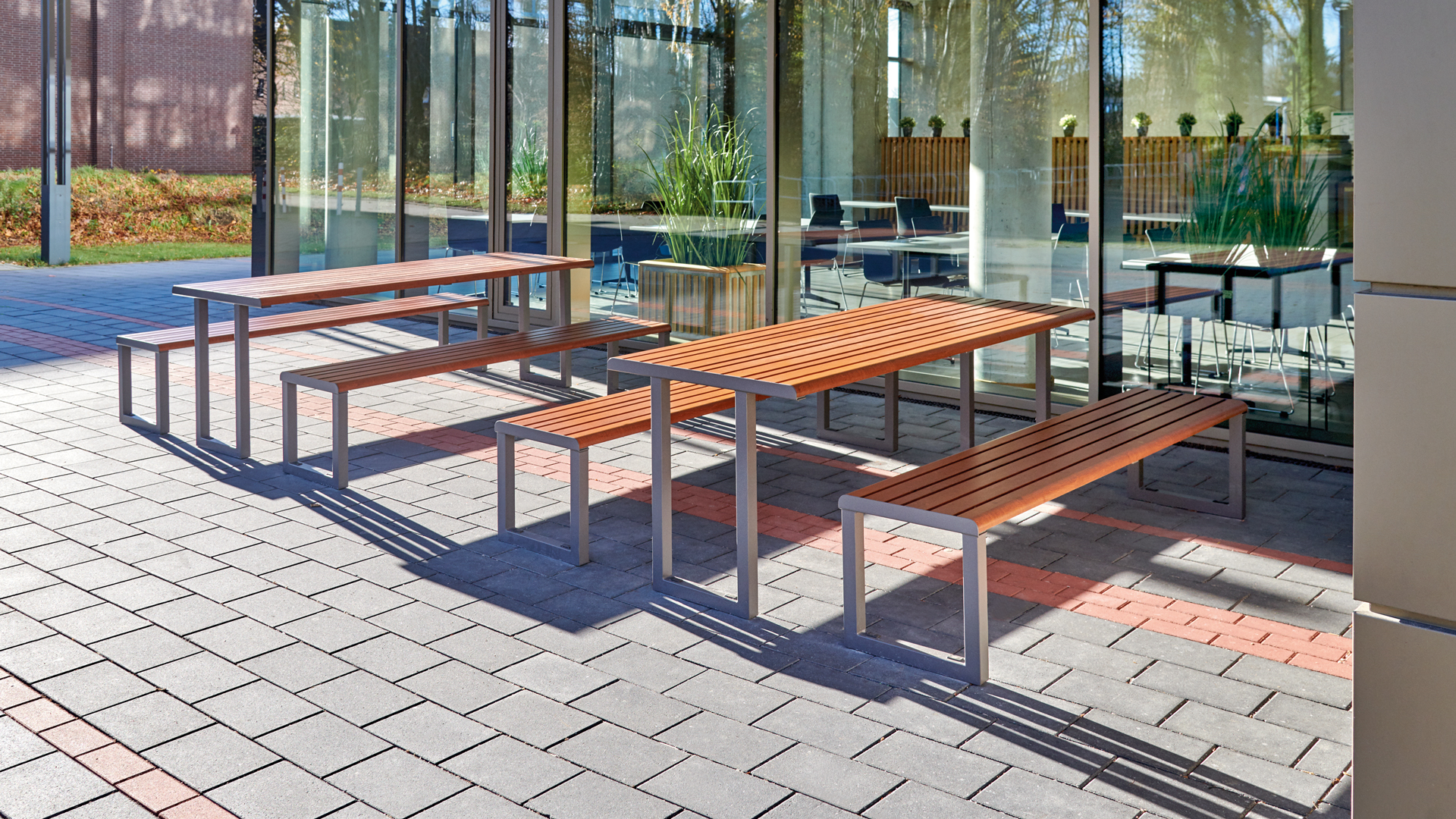 tisch-bank-mantua-heide-KAT0077309-1080x1920 Tisch mit Sitzbänken MANTUA vor Gastrobereich