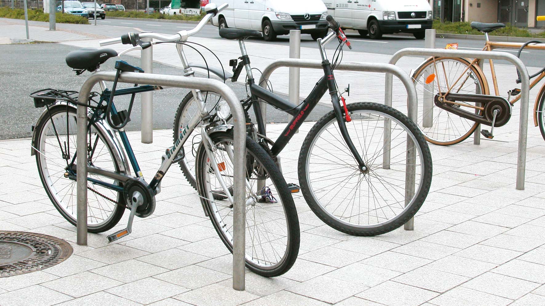 Anlehnbügel ZAGREB mit Poller