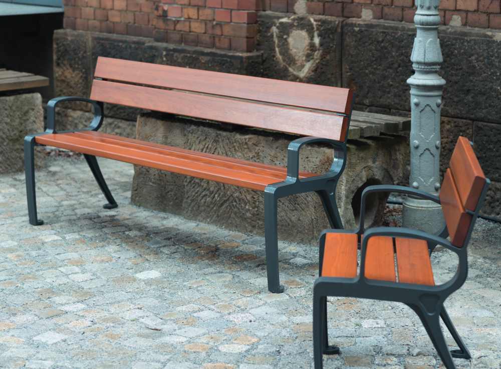 Sitz und Sitzbank Basic in hellen Brauntönen