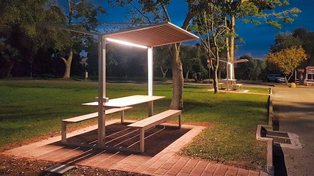 Freizeitüberdachung CISON bei Nacht