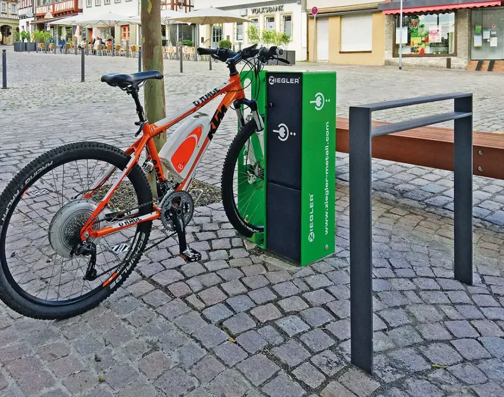 Fahrradabstellanlage VELO CONNECTOR mit Türen aus Edelstahl
