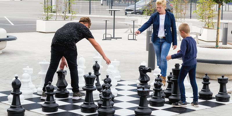 Schach-Großfigurenspiel für öffentliche Spielflächen