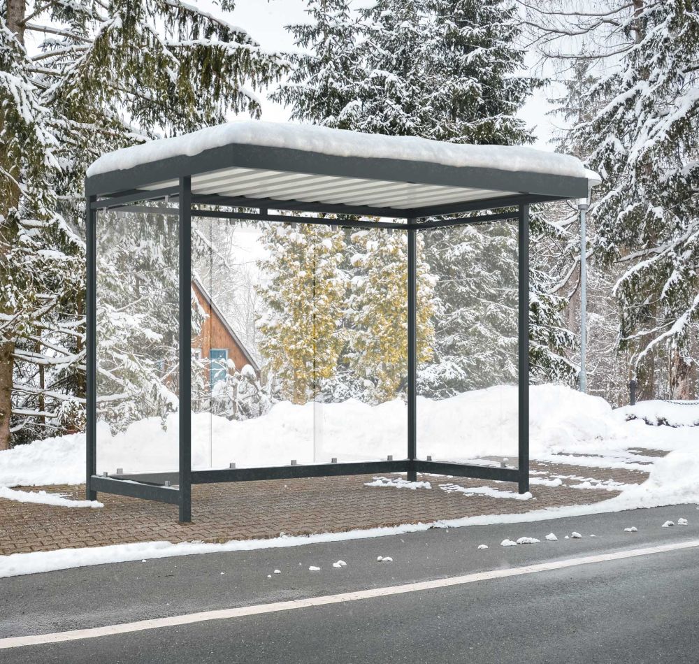 Wartehalle LEONIS im Winter mit Schnee auf dem Dach