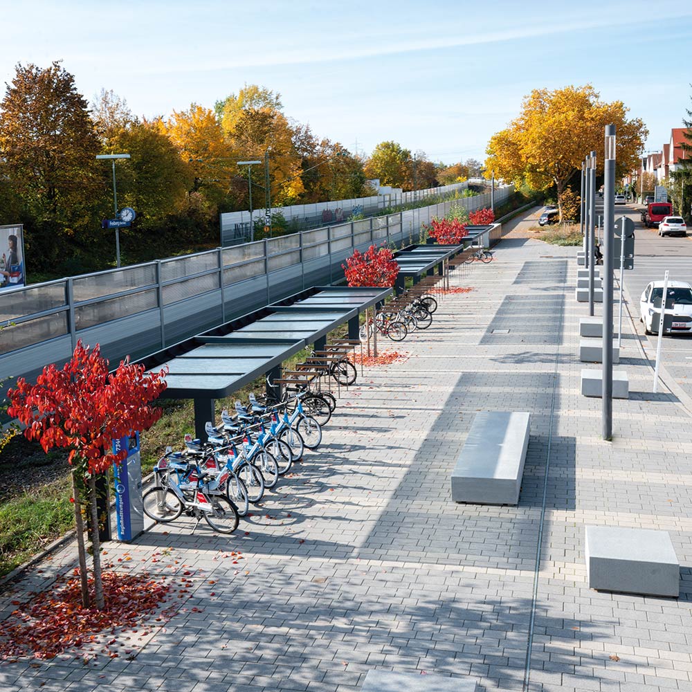 Reihenparker mit Fahrradüberdachung