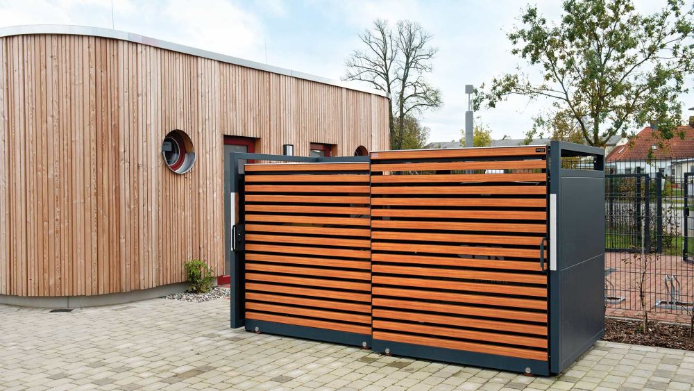 Moderne Mülltonnenbox aus Holz und Metall 