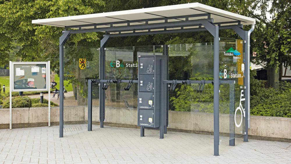 E-Bike Überdachung mit Schließfachanlage Secure und Lenkerhaltesystem Unit