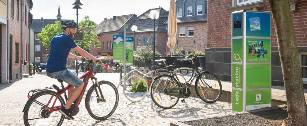 Ladestellenschrank Amaro mit Fahrrädern