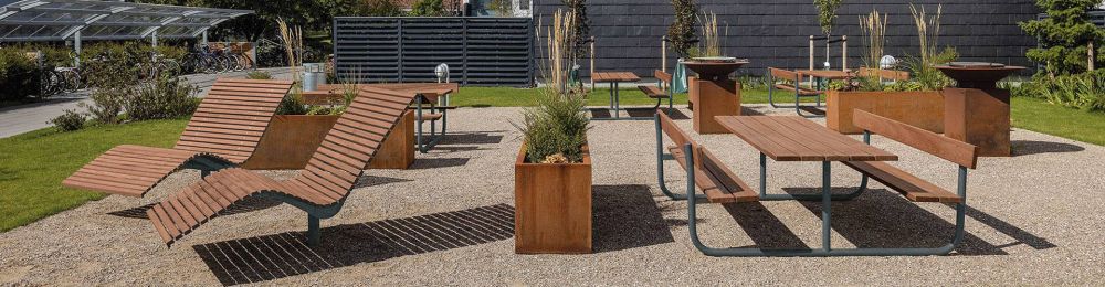 Bank-Tisch Kombi, Liegebank und Pflanzenbehälter von Fjordpark