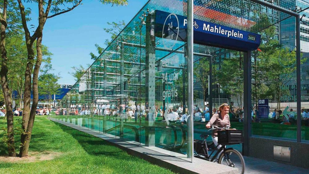 Fahrraderkennungs- & Leitsystem an der Haltestelle Mahlerplein von LUMIGUIDE 