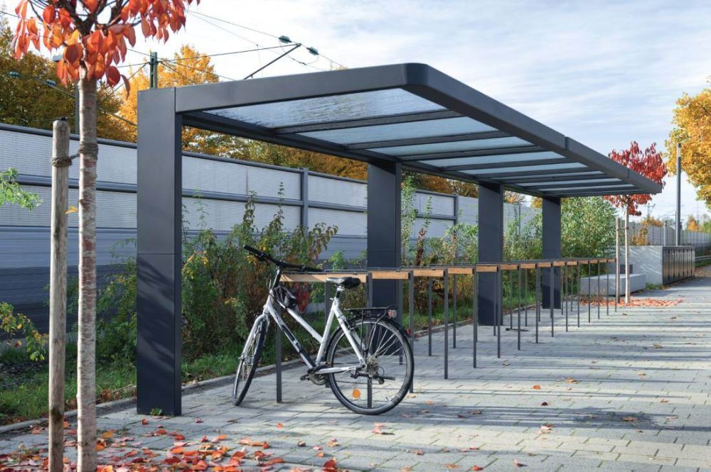 Moderne Fahrradüberdachung mit Anlehnbügeln 