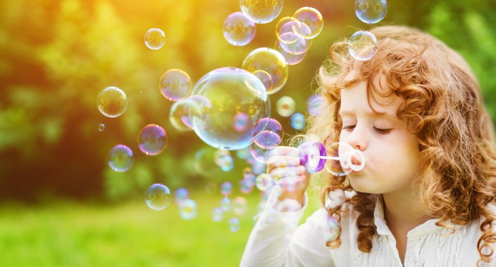 Mädchen mit Seifenblasen