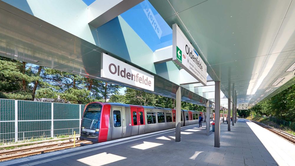 Bahnsteig in Oldenfelde mit großer Überdachung