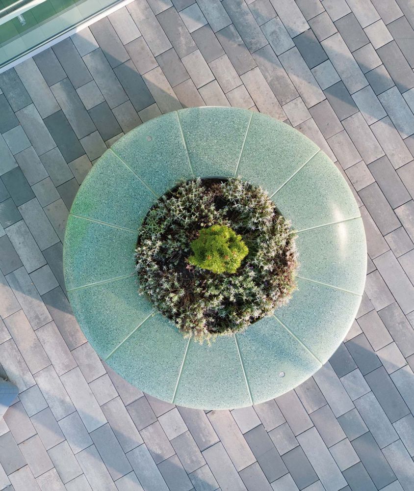 Grüne Rundbank OLIMPO mit integriertem Pflanzbehälter